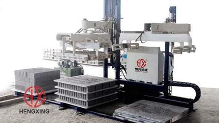 分离机与砖板分离设备 恒兴通用型全自动叠托板码砖机的应用与价格解析